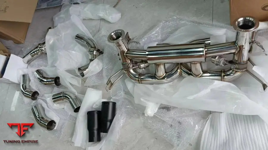 LAMBORGHINI HURACAN STO DRY CARBON BODY KIT