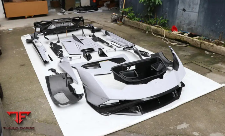 LAMBORGHINI HURACAN STO DRY CARBON BODY KIT