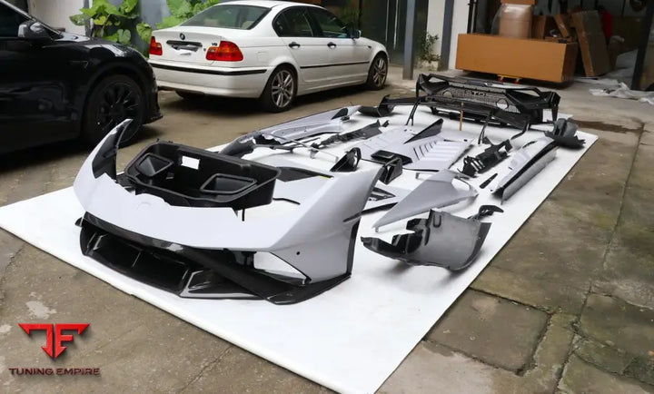 LAMBORGHINI HURACAN STO DRY CARBON BODY KIT