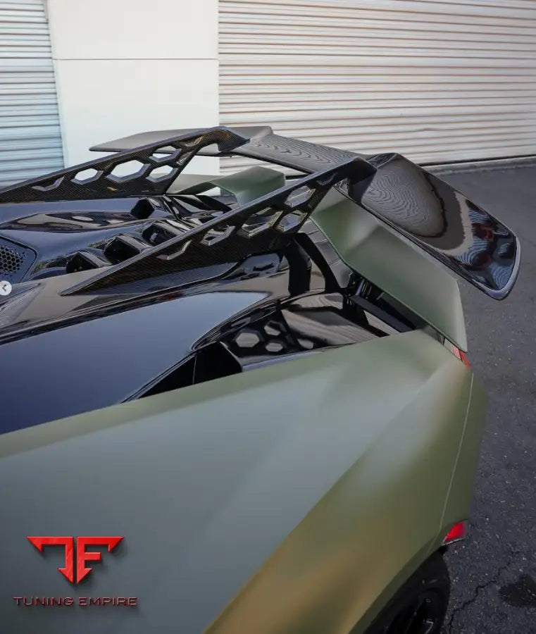 LAMBORGHINI REVUELTO CARBON BODY KIT