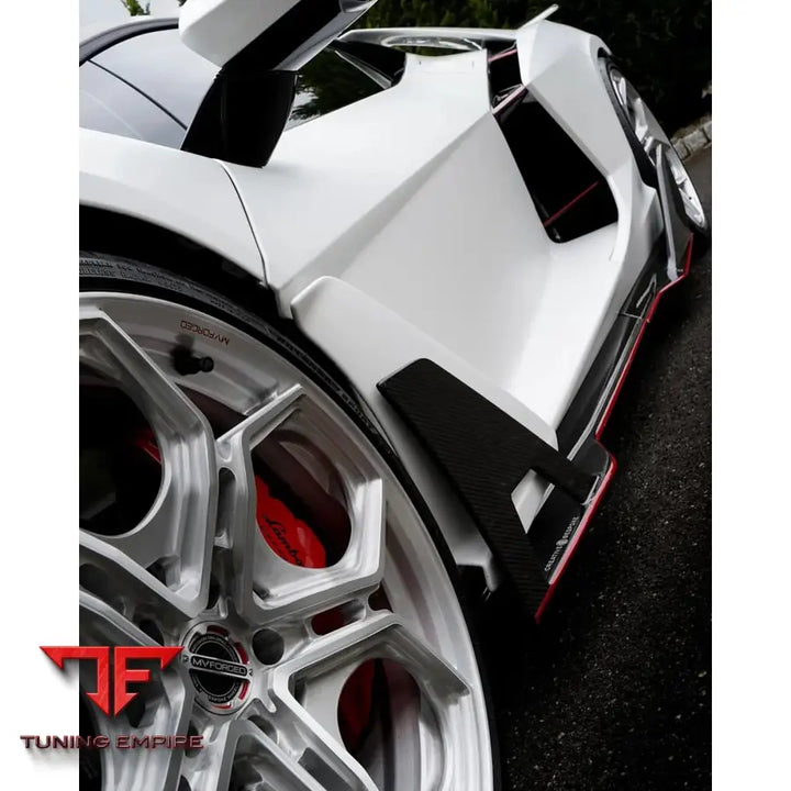 LAMBORGHINI REVUELTO CARBON FIBER BODY KIT