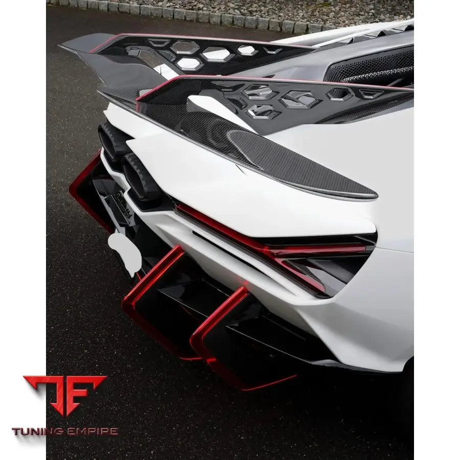LAMBORGHINI REVUELTO CARBON FIBER BODY KIT