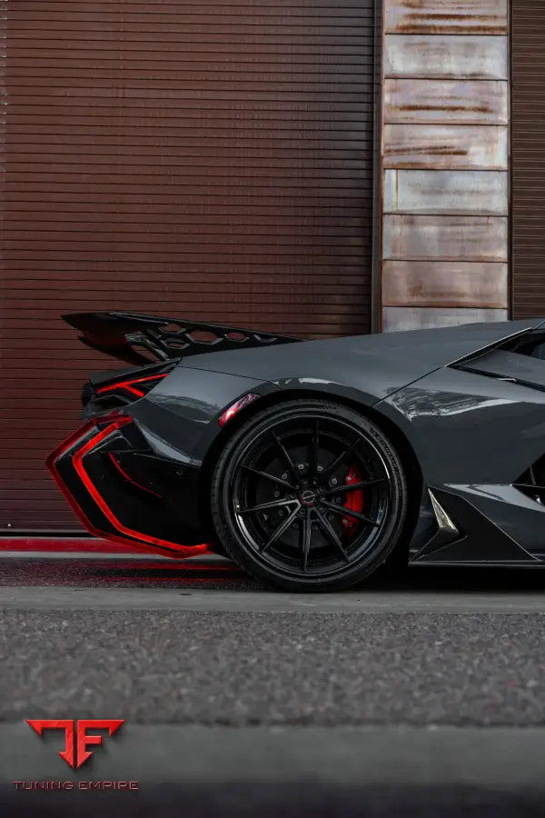 LAMBORGHINI REVUELTO CARBON FIBER BODY KIT
