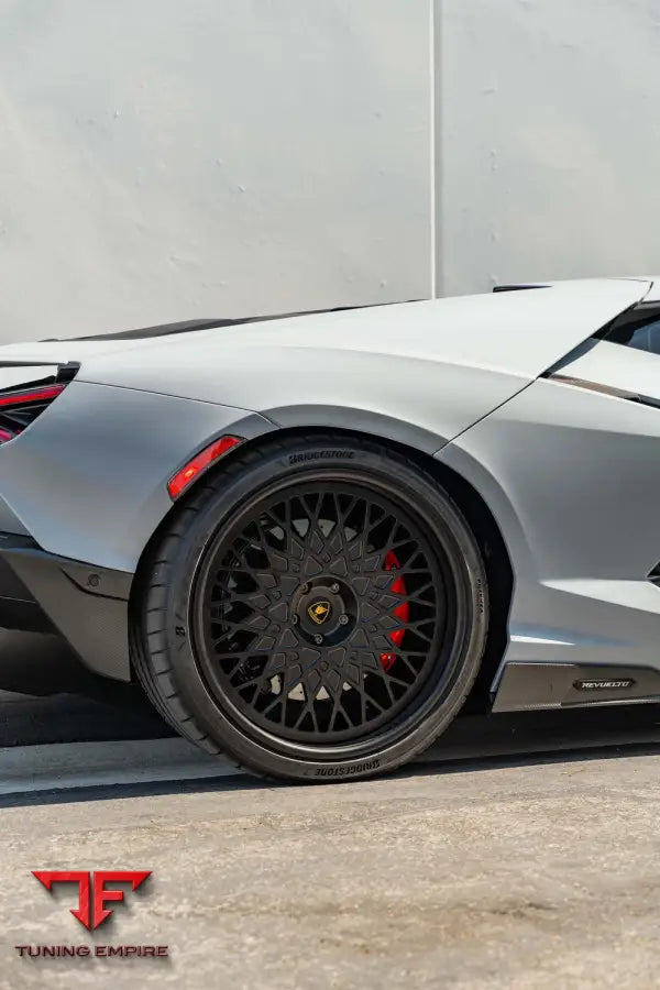 LAMBORGHINI REVUELTO FORGED WHEELS AND EXHAUST SYSTEM