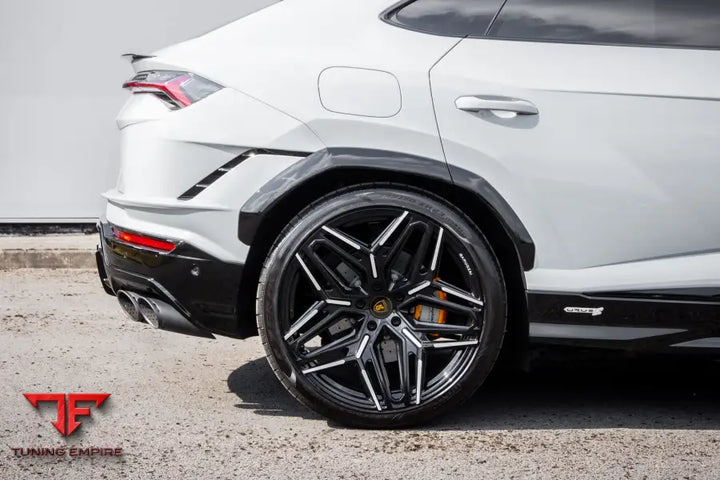 LAMBORGHINI URUS BODY KIT 2017Y+