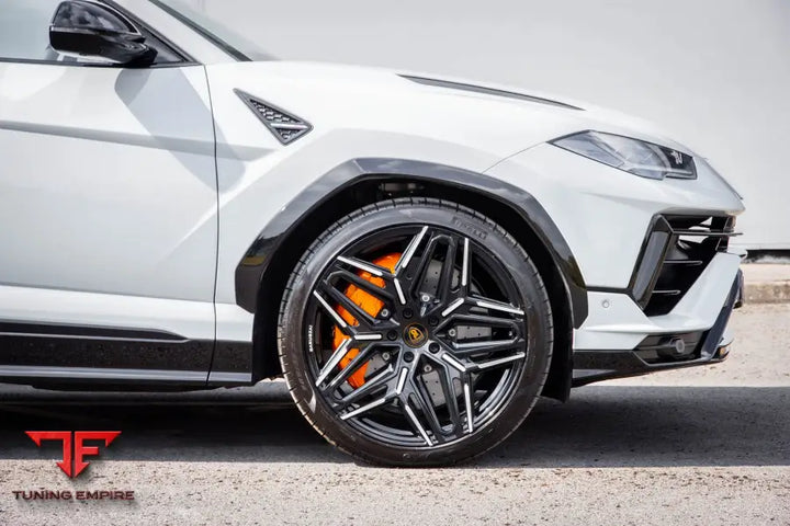 LAMBORGHINI URUS BODY KIT 2017Y+