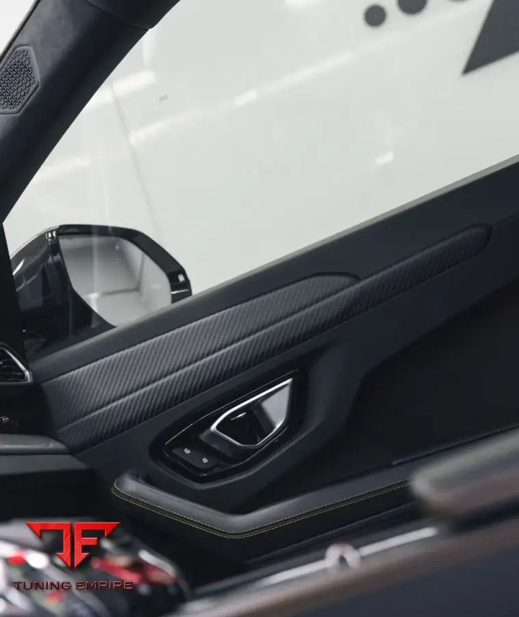 LAMBORGHINI URUS CARBON INTERIOR KIT