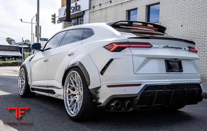 LAMBORGHINI URUS EVO R DRY CARBON BODY KIT