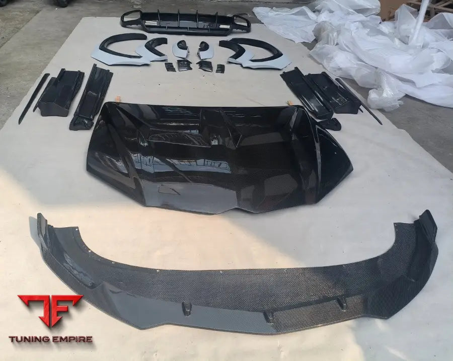 LAMBORGHINI URUS EVO R DRY CARBON BODY KIT