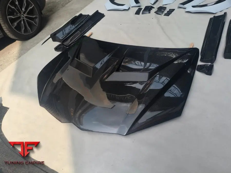 LAMBORGHINI URUS EVO R DRY CARBON BODY KIT