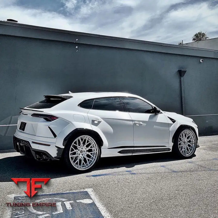 LAMBORGHINI URUS EVO R DRY CARBON BODY KIT