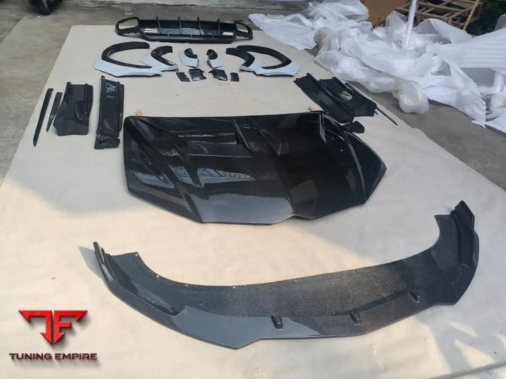 LAMBORGHINI URUS EVO R DRY CARBON BODY KIT