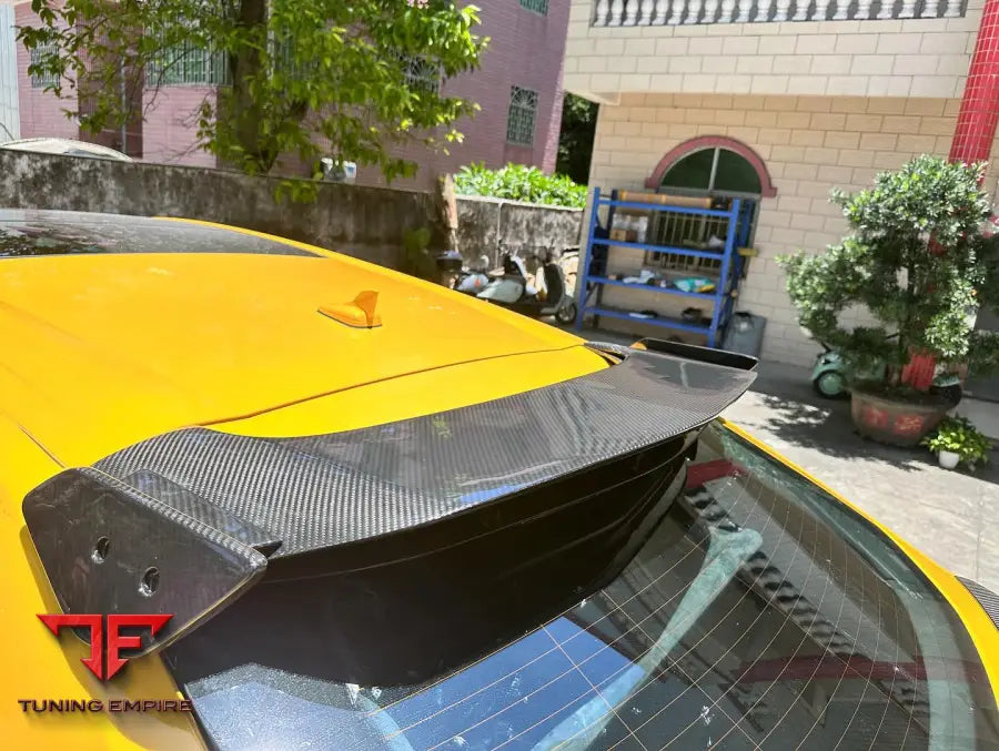 LAMBORGHINI URUS S WIDEBODY KIT WITH CARBON