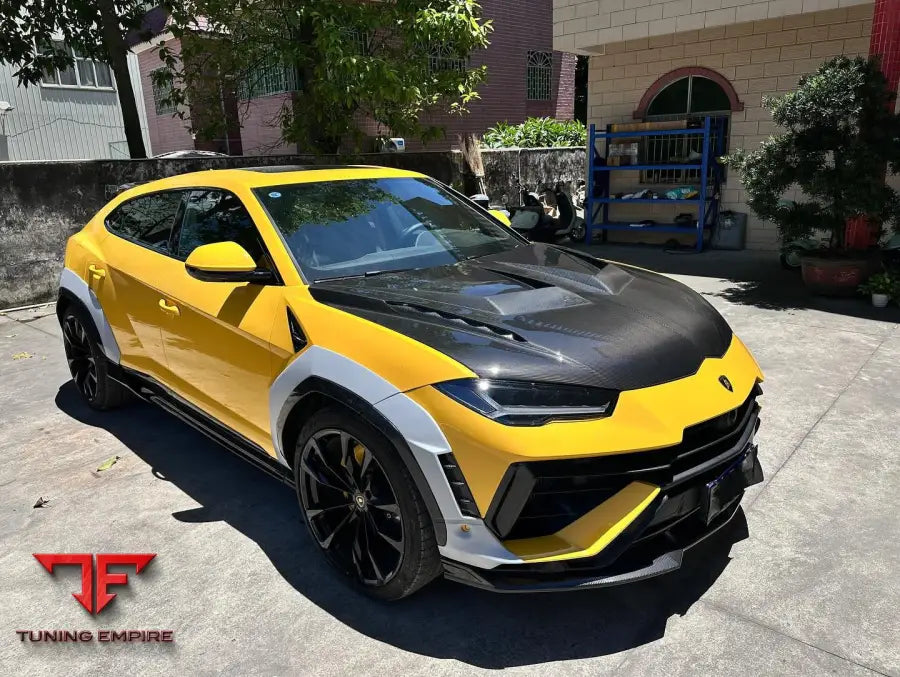 LAMBORGHINI URUS S WIDEBODY KIT WITH CARBON