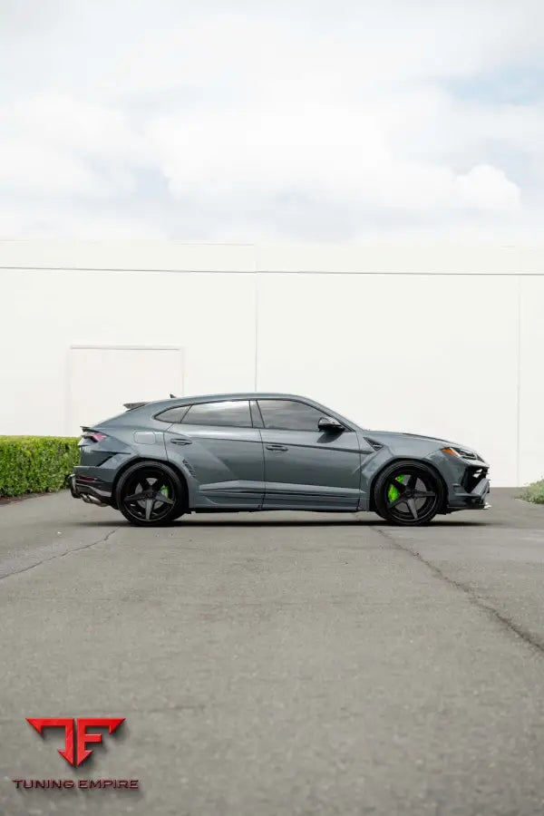 LAMBORGHINI URUS WHEELS AND EXHAUST SYSTEM