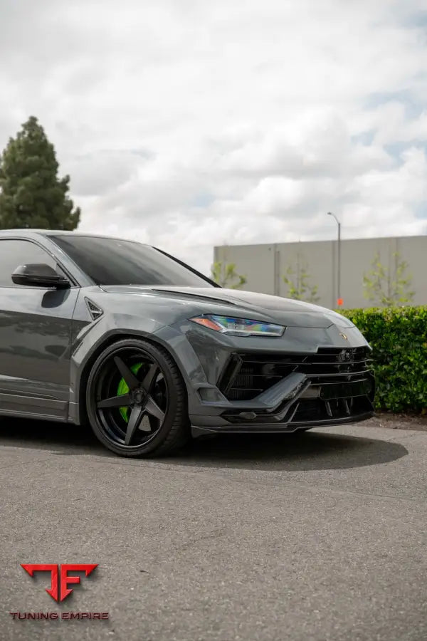LAMBORGHINI URUS WHEELS AND EXHAUST SYSTEM