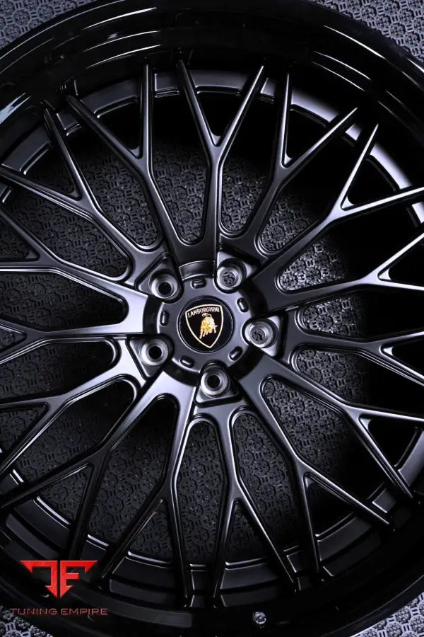 LAMBORGHINI URUS WIDEBODY 24’ WHEELS