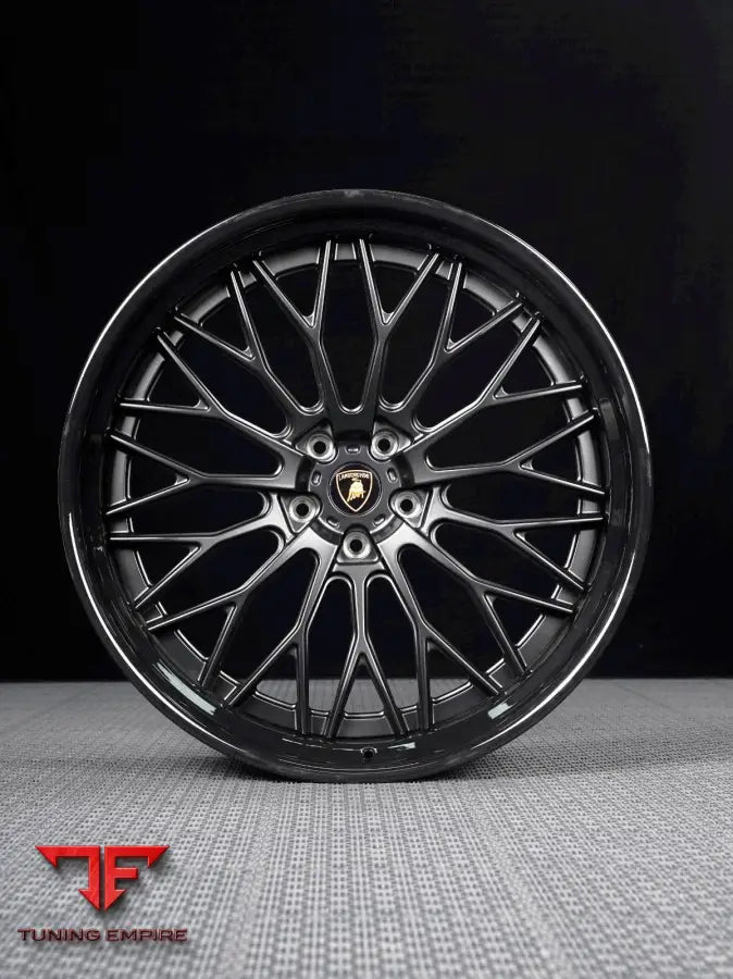 LAMBORGHINI URUS WIDEBODY 24’ WHEELS