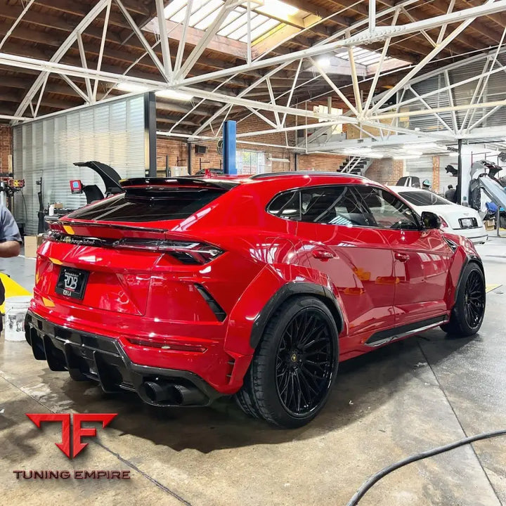 LAMBORGHINI URUS WIDEBODY KIT