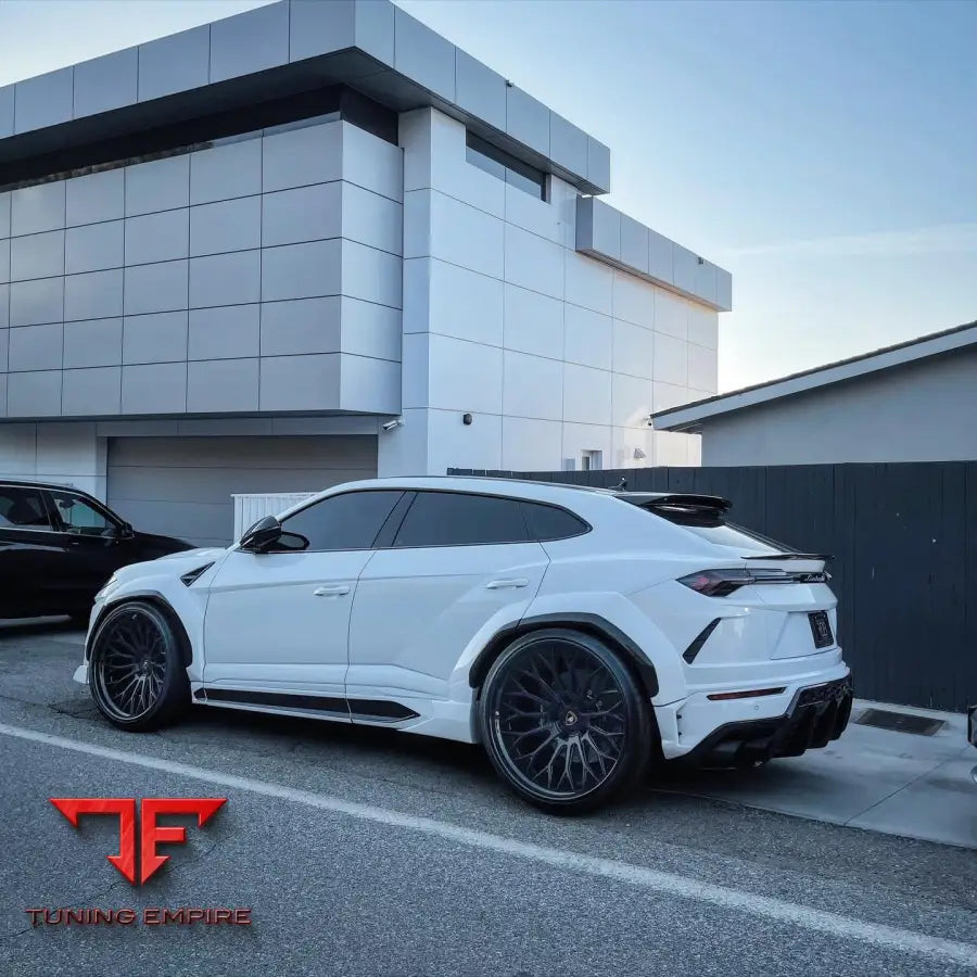 LAMBORGHINI URUS WIDEBODY KIT