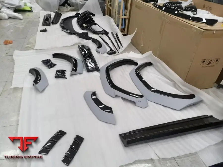 LAMBORGHINI URUS WIDEBODY KIT