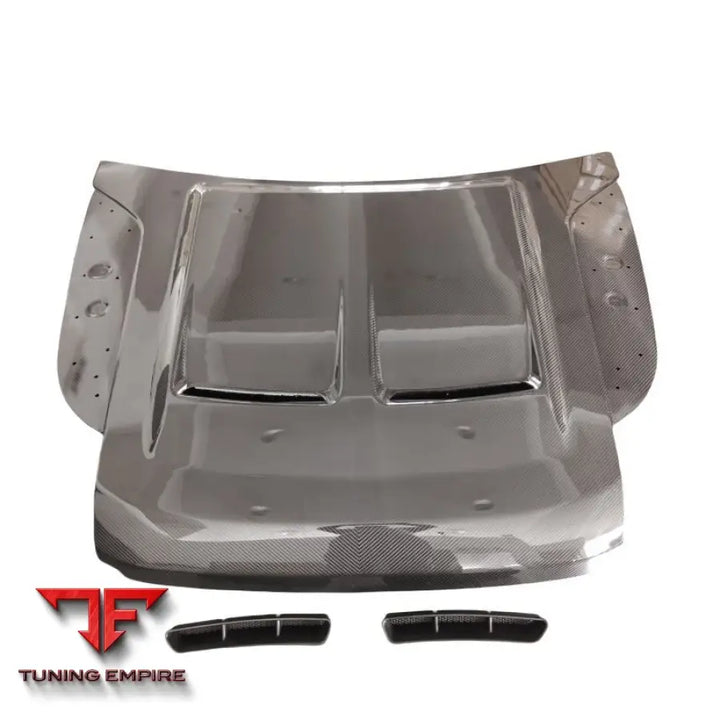 LAND ROVER DEFENDER DRY CARBON FIBER BONNET WITH VENTS 2020-2023