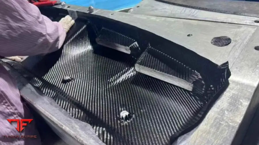 LAND ROVER DEFENDER DRY CARBON ROOF LED BAR 2020+