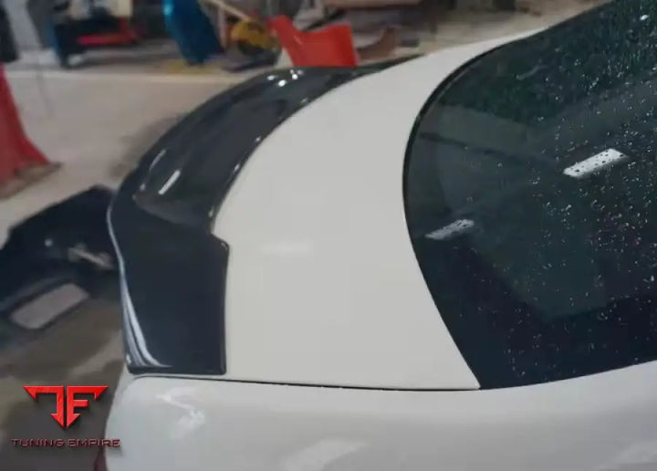 MERCEDES BENZ CLASS E W212 CARBON FIBER BODY KIT