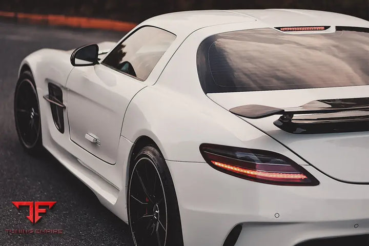 MERCEDES BENZ W197 SLS AMG BKSS STYLE SIDE SKIRTS & FENDER BSD