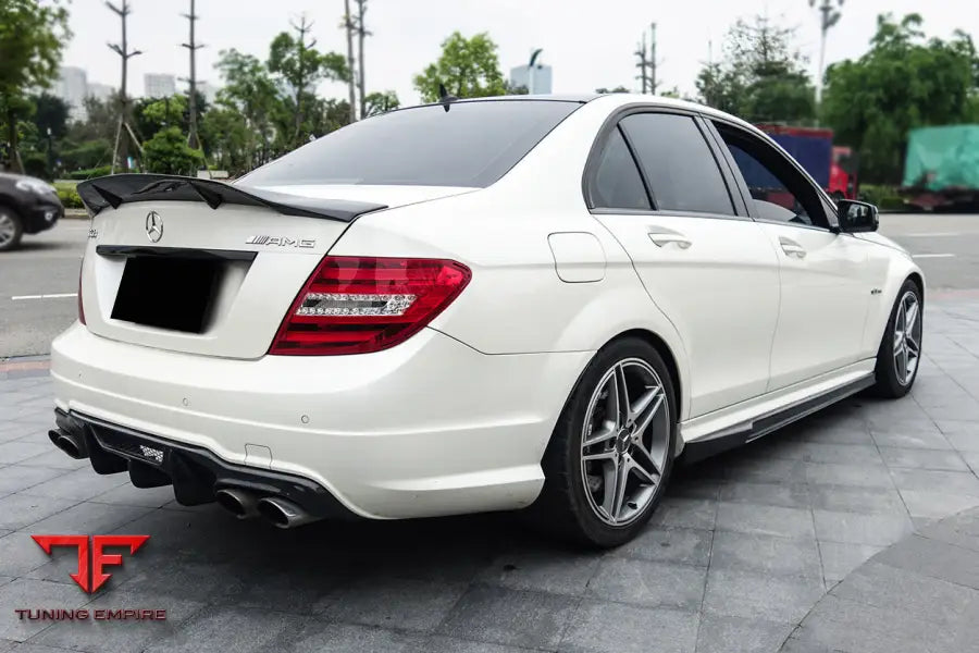 MERCEDES-BENZ W204 C63 AMG SEDAN VS STYLE CARBON FIBER REAR LIP BSD
