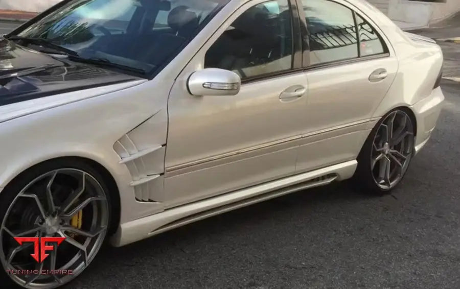 MERCEDES C-CLASS W203 BODY KIT