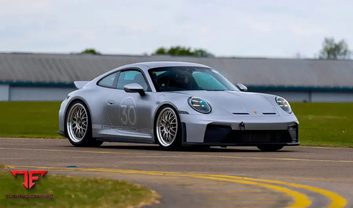 Porsche 911 992.1 GT3 Touring fixed carbon ducktail