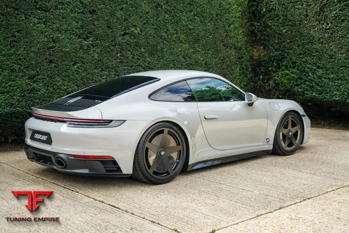 Porsche 911 992.1 mini ducktail detail