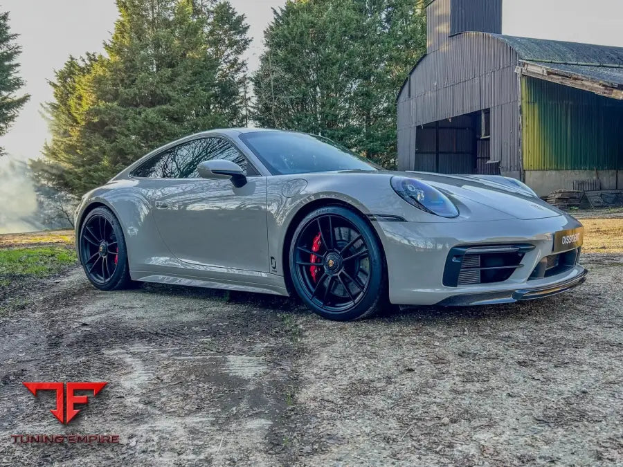 Porsche 911 992.2 carbon side sill detail