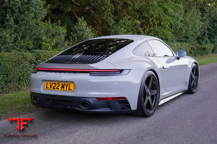 Porsche 911 992 DD1 centre lock wheel fitted