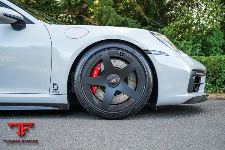 Porsche 911 992 DD1 carbon outer wheel shrouds