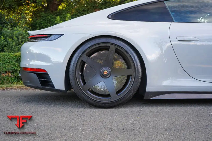 Porsche 911 992 DD1 rear carbon wheel disc shroud