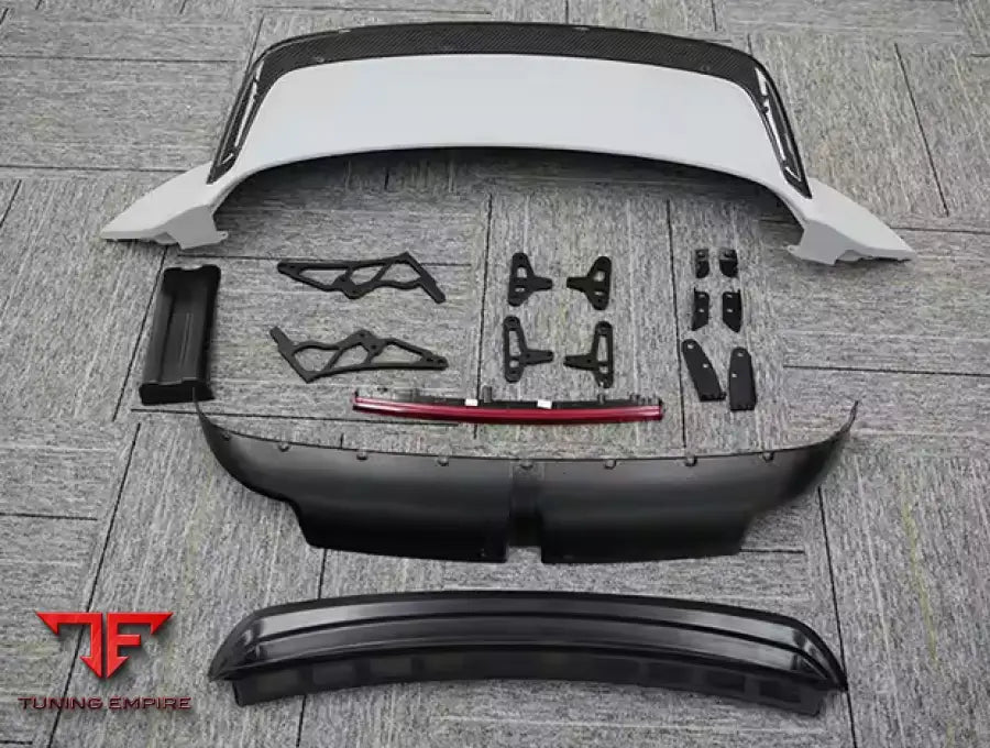 PORSCHE 911 CARBON BODY KIT PARTS