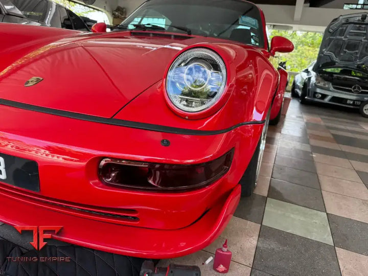 Porsche 911 G-Model modern style tail lights with centre reflector, view 4