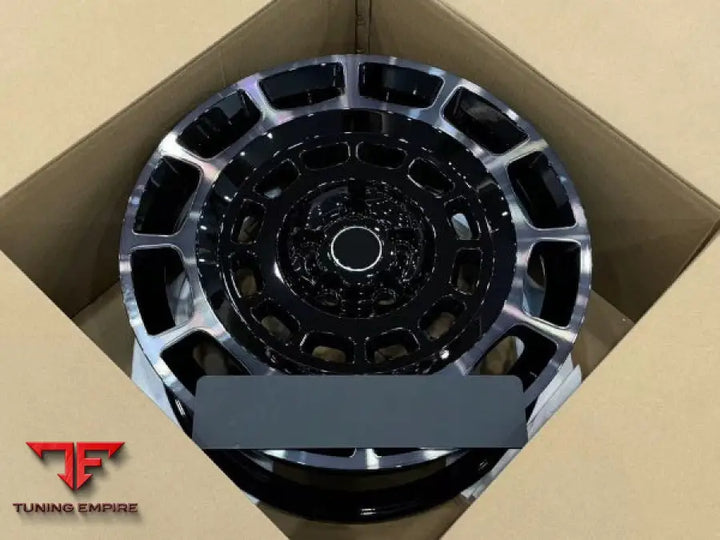 RANGE ROVER WHEEL DEFENDER 110 2025