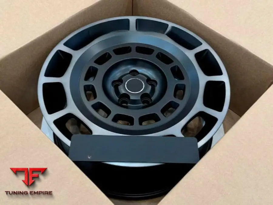 RANGE ROVER WHEEL DEFENDER 90 V8 2025