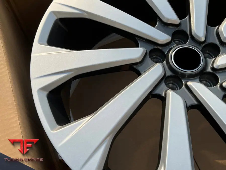 RANGE ROVER WHEEL L460 SILVER GUNMETAL T27