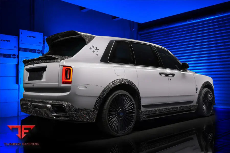 ROLLS-ROYCE CULLINAN BKSS STYLE CARBON FIBER SIDE SKIRTS BSD