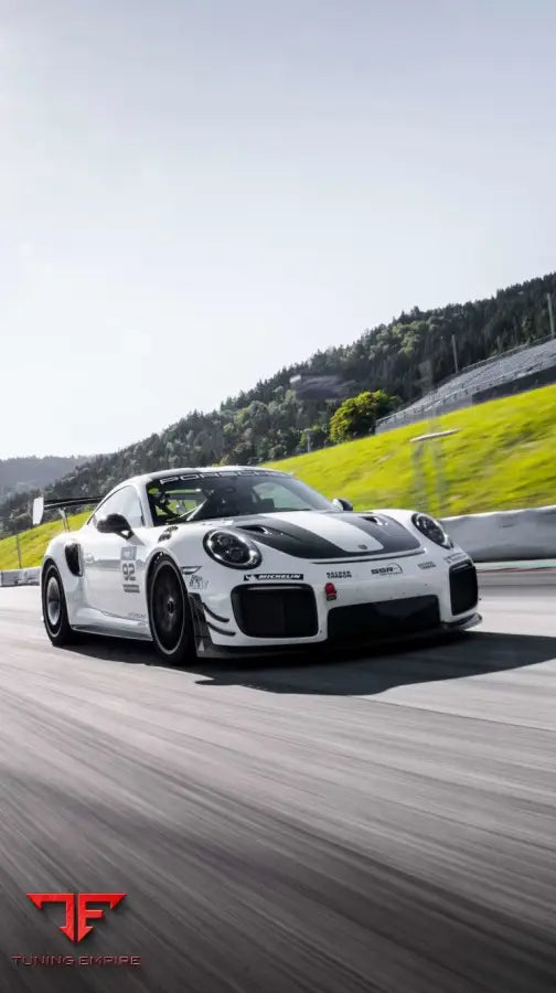SSR PERFORMANCE CFRP Side Skirts and Arch Trims Porsche 991.2 GT2 RS