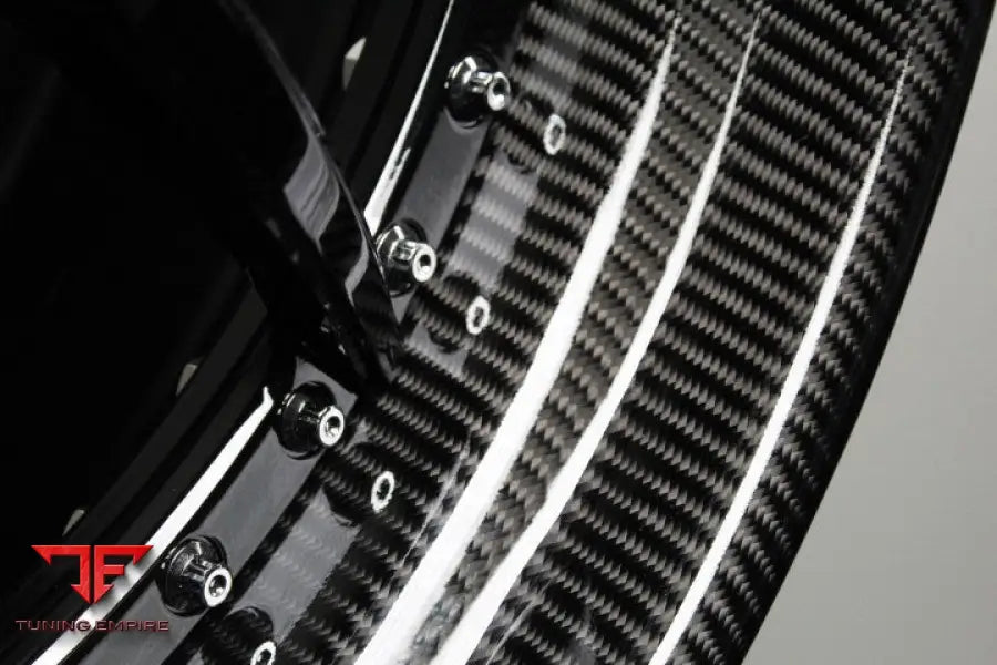 STRASSE R10 PERFORMANCE