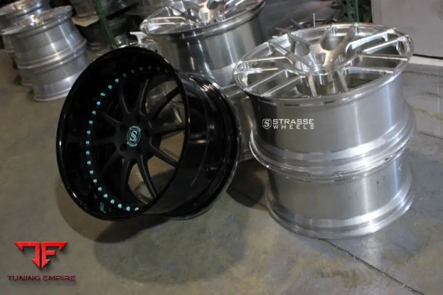 STRASSE R10 SIGNATURE