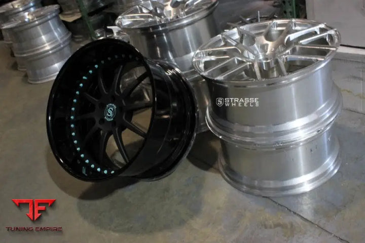 STRASSE R10 SIGNATURE