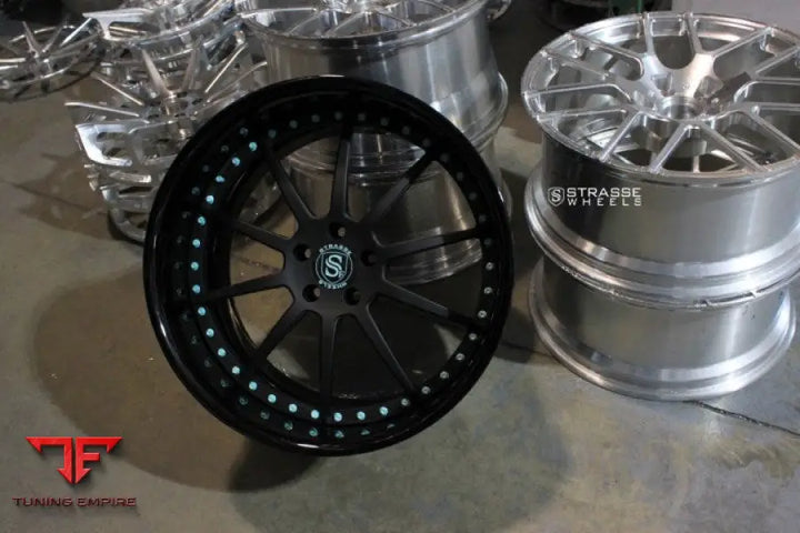 STRASSE R10 SIGNATURE