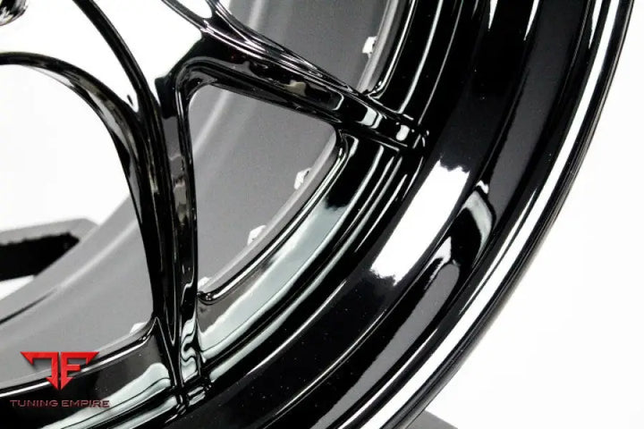 STRASSE SM5R PERFORMANCE FORGED WHEELS