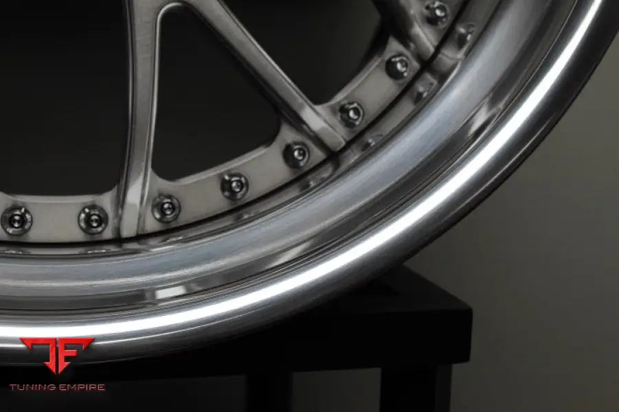 STRASSE SM8 PERFORMANCE FORGED WHEELS